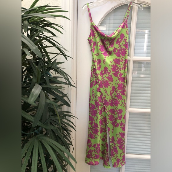 🌺🌸 Vanessa Scott Apple-Green and Frusia-Pink Draped-Neck Strap Long Dress. - Picture 2 of 16